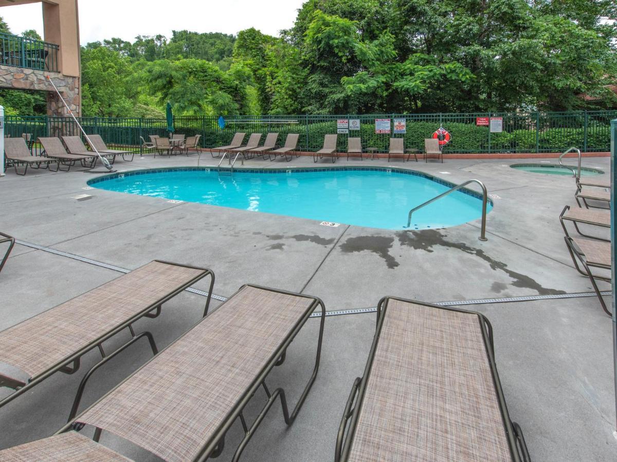 City Bear, 2Br, Pool, Spa, Downtown Gatlinburg, Sleeps 6 Lägenhet Exteriör bild