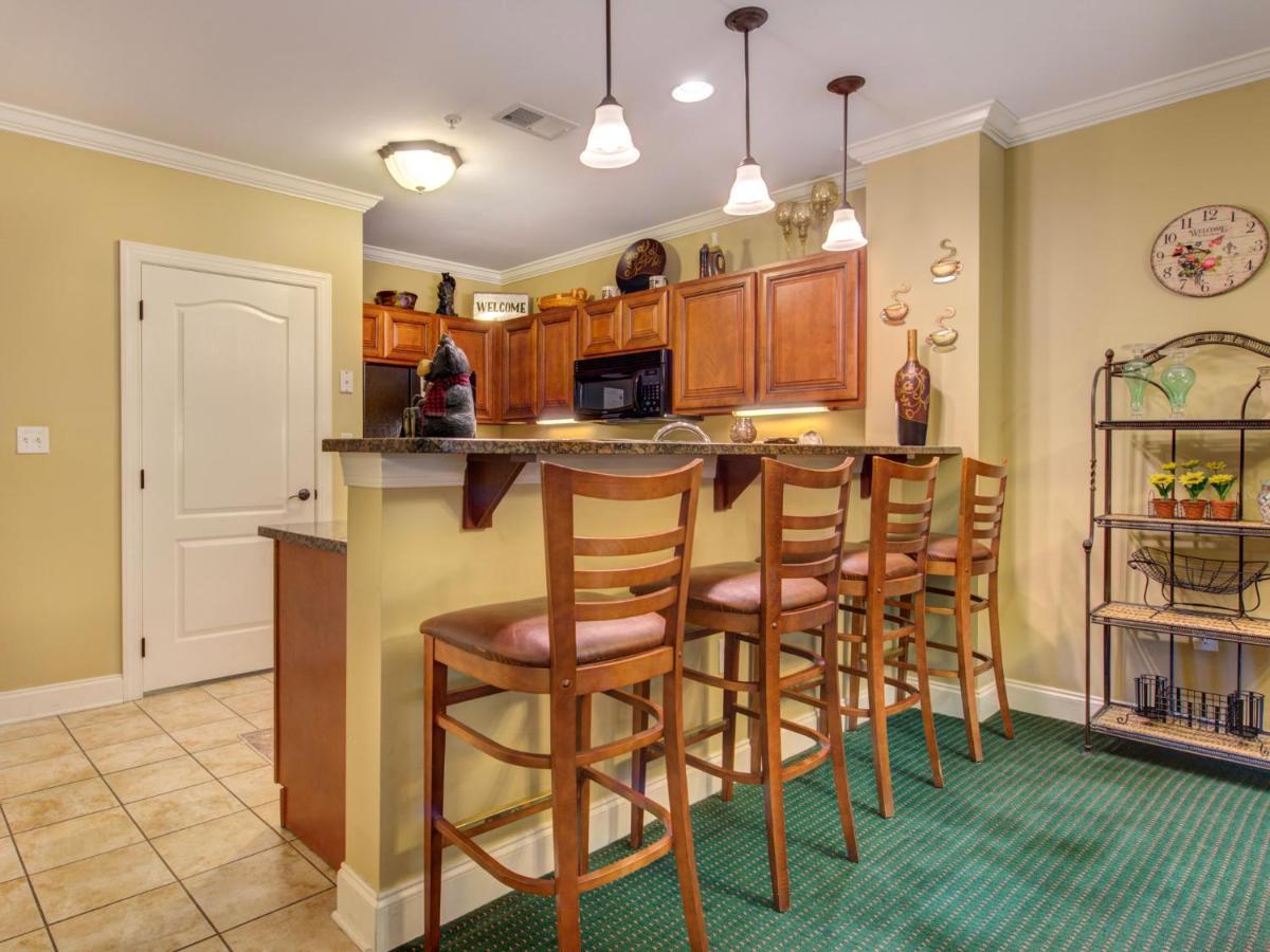 City Bear, 2Br, Pool, Spa, Downtown Gatlinburg, Sleeps 6 Lägenhet Exteriör bild