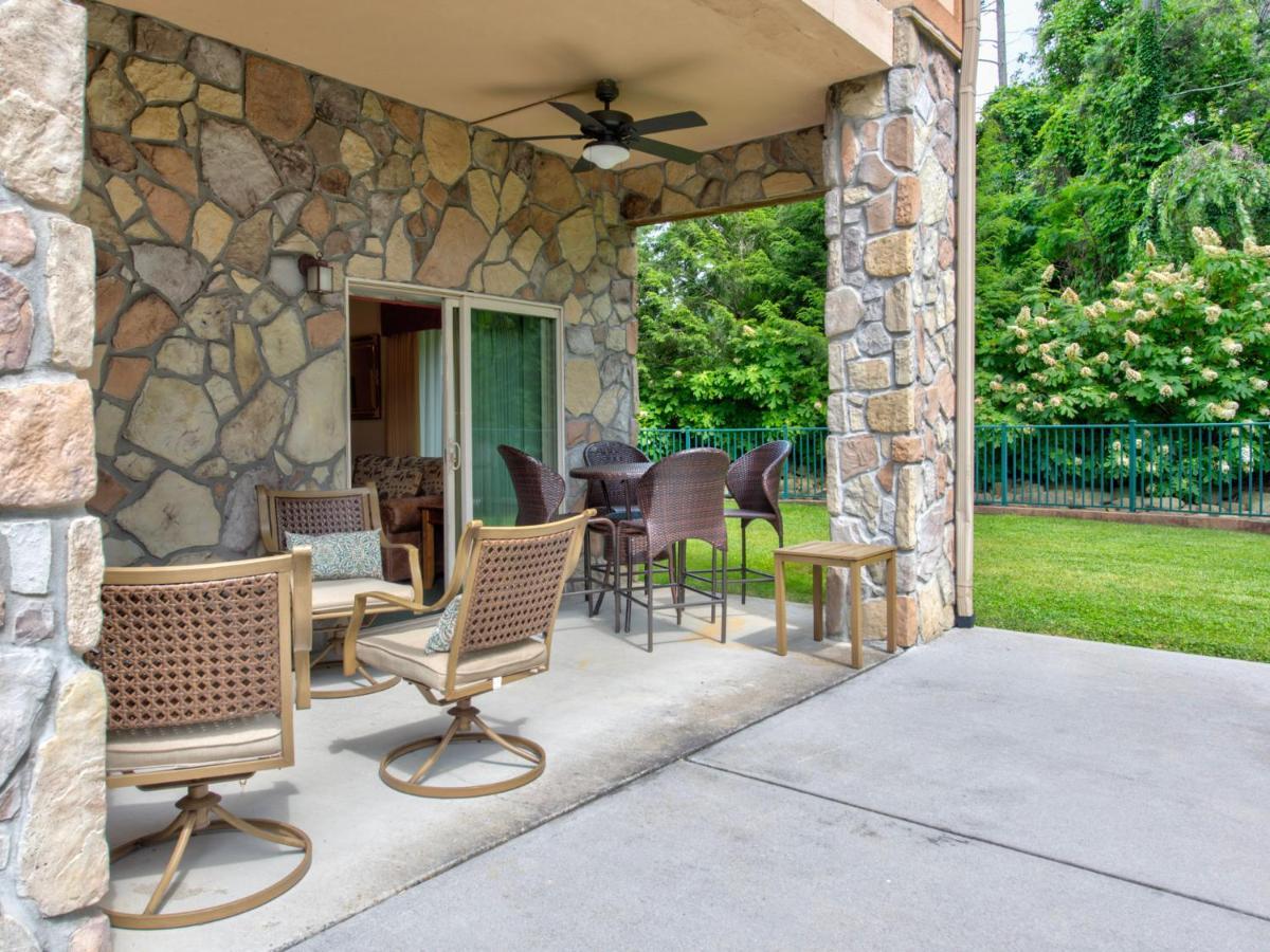 City Bear, 2Br, Pool, Spa, Downtown Gatlinburg, Sleeps 6 Lägenhet Exteriör bild