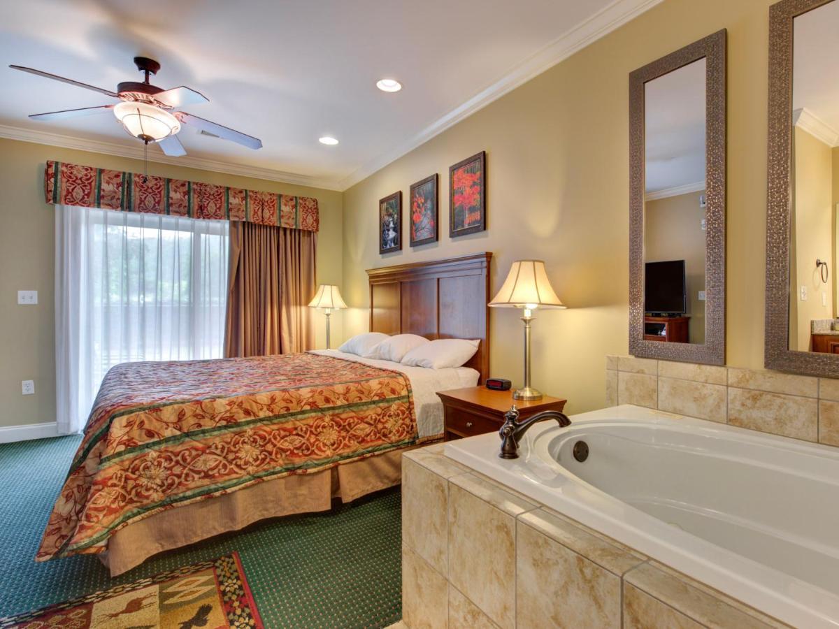 City Bear, 2Br, Pool, Spa, Downtown Gatlinburg, Sleeps 6 Lägenhet Exteriör bild